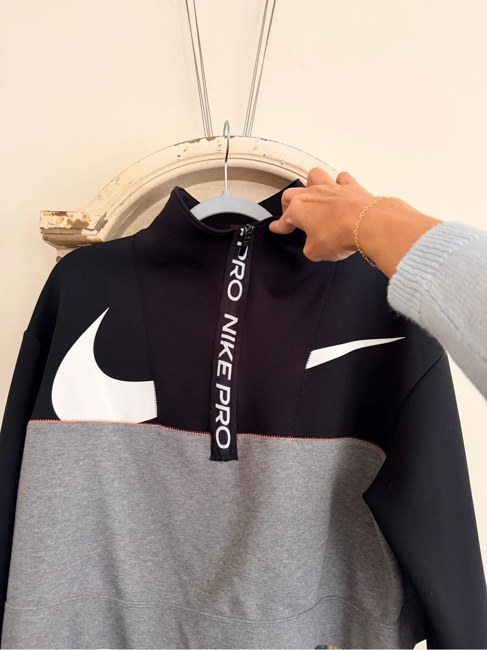 Nike Pro Dri-Fit Cropped Hoodie — Black, Gray & White Size Small